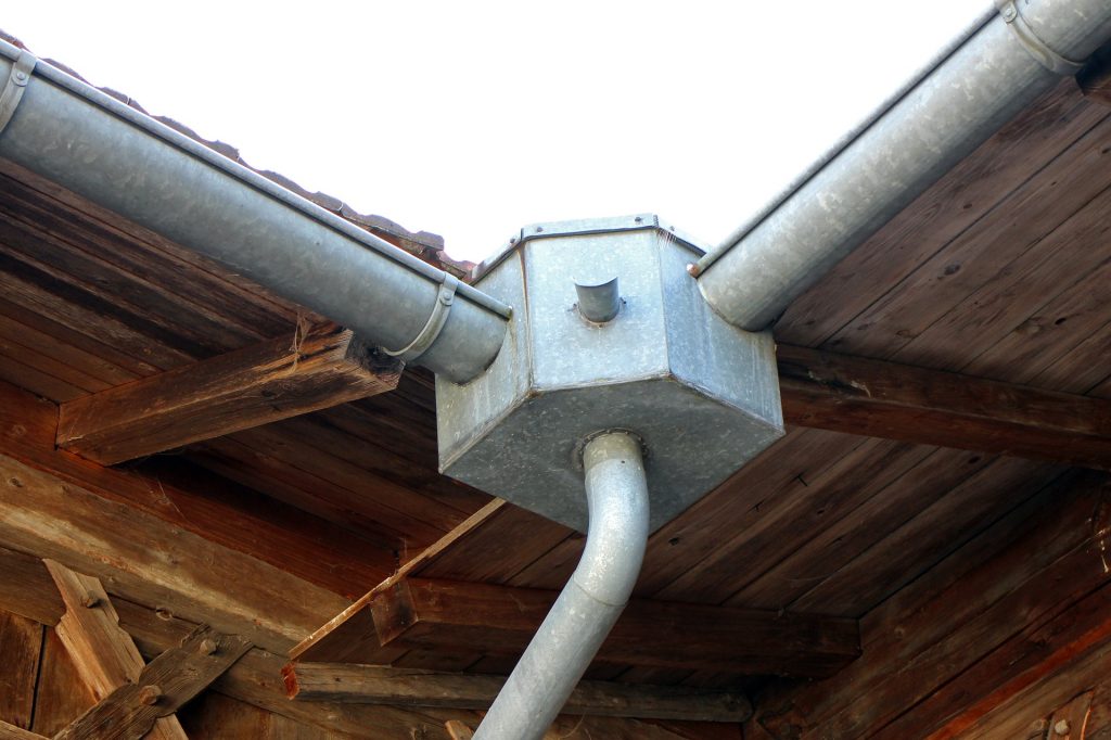 gouttiere maison cloteaux